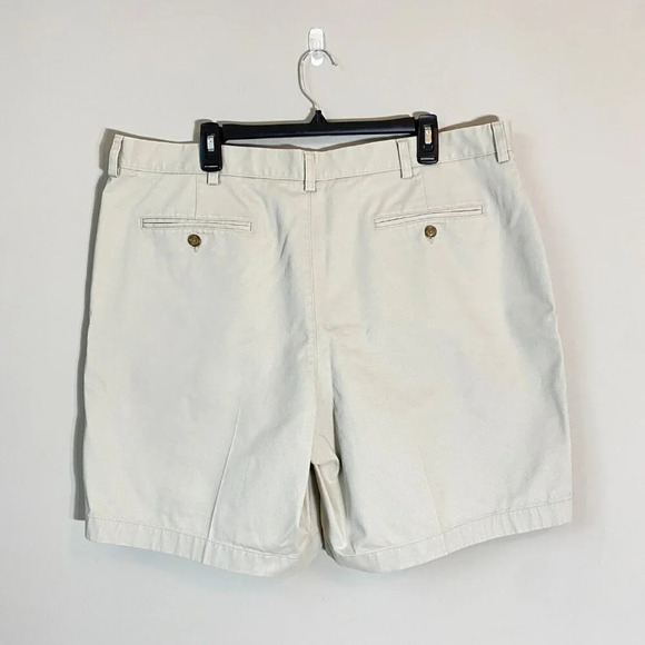 L.L. Bean Mens Size 40 8" Natural Fit Wrinkle-Free Flat Front Ivory Chino Shorts - Picture 2 of 16